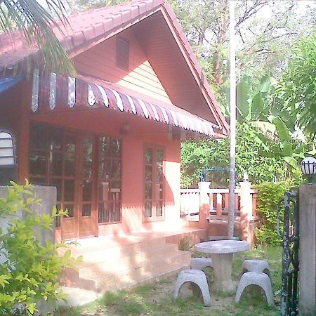 Aree Studio Guesthouse2 Praia de Bang Tao Exterior foto